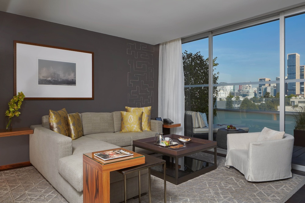 Suite, 1 Bedroom, Balcony - Photo 2