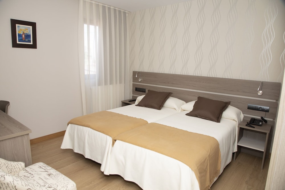 Classic Double or Twin Room, Private Bathroom - Photo 1