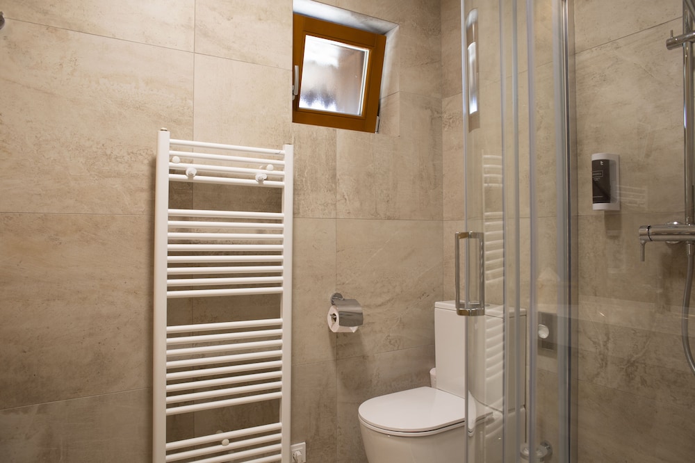 Standard House (A) photo 2