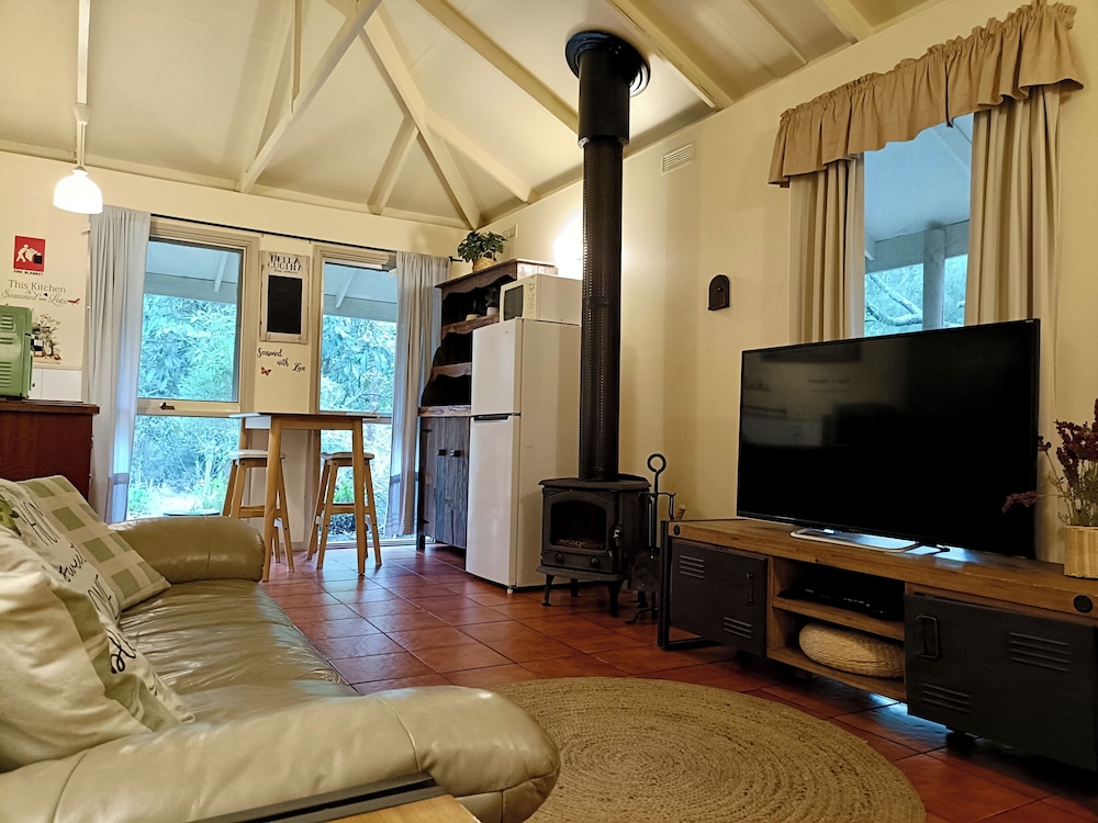 HoneyBee (1 Queen) with Spa and Woodfire photo 3