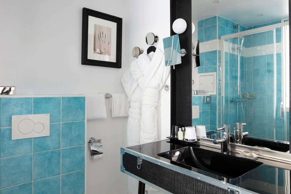 Privilege Double room with balcony - Complimentary soft minibar, Chromecast - Snacks, digital press, photo 2