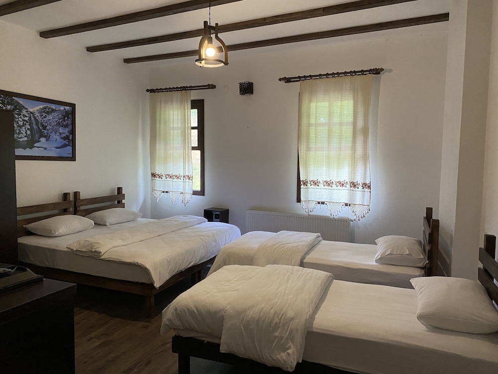 Basic Quadruple Room photo 1