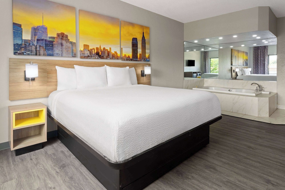 Presidential Suite, 1 King Bed, Non Smoking - Photo 11