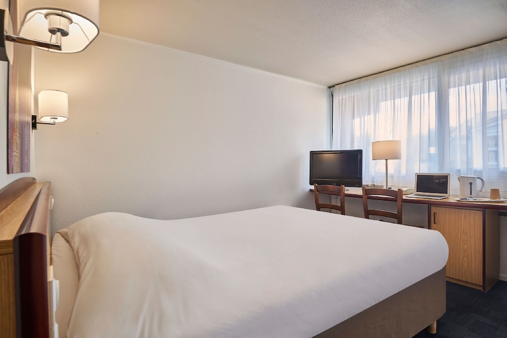 Standard Room, Multiple Beds - Photo 4