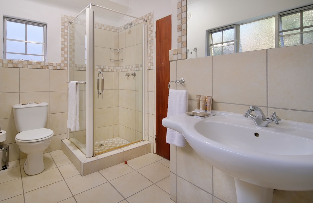 Room, 2 Double Beds, Garden View - Photo 16