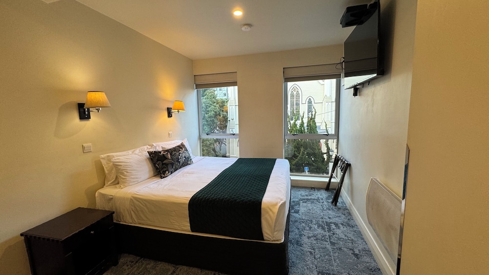 Premium King Split Room - Photo 2