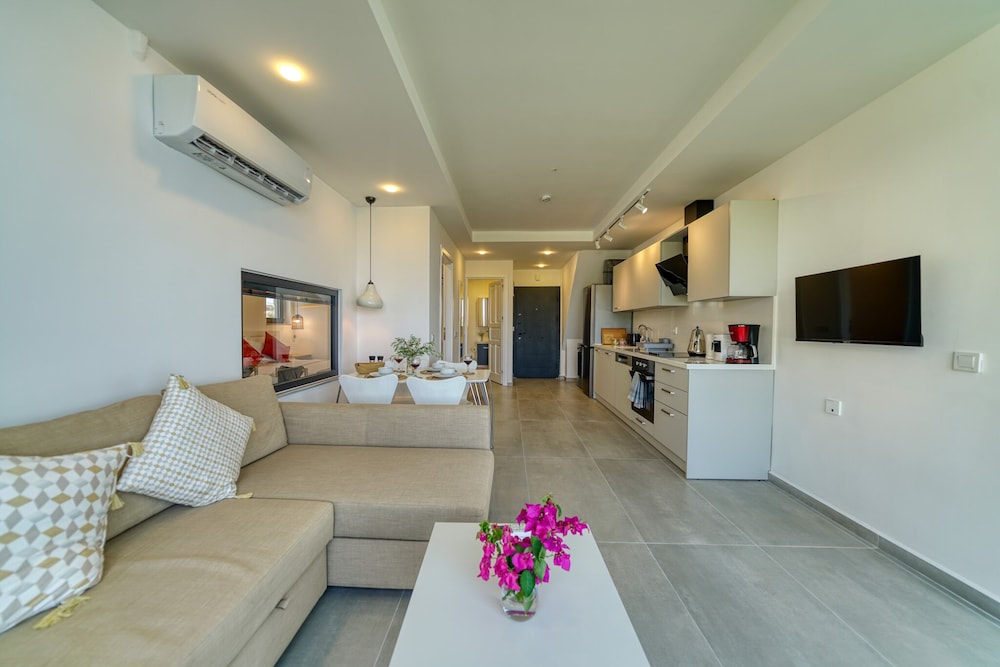 Senior Condo, Sea Facing