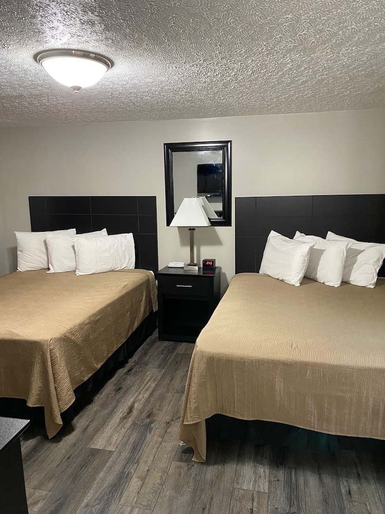 Standard Room, 2 Queen Beds photo 3