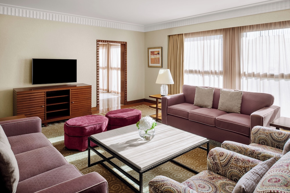 Royal Suite, 1 King Bed, Jetted Tub (Club Floor) - Photo 3