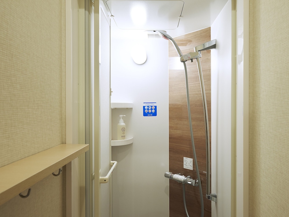 Private Single Room with Shared Bathroom photo 2