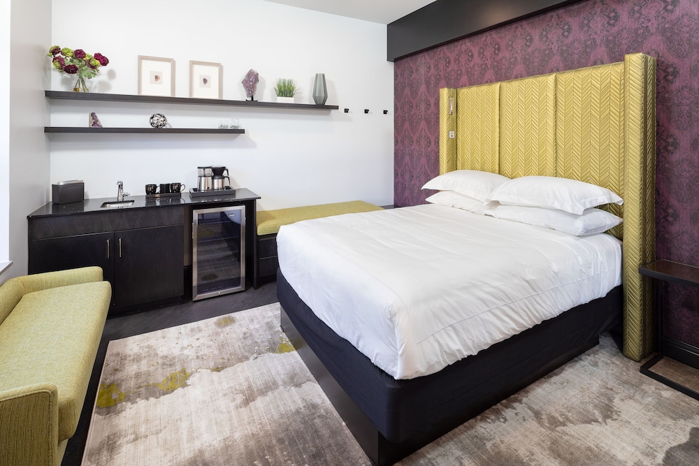 City Room, 1 Queen Bed, City View (Purple Reign Queen Phillips Avenue Vi)