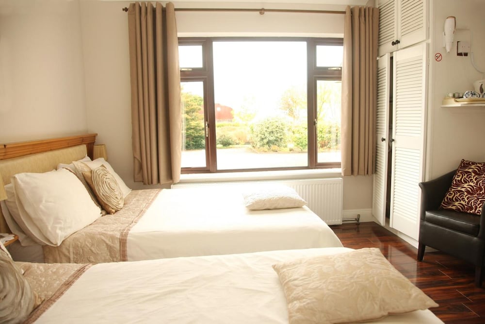 Family Room, Ensuite photo 3