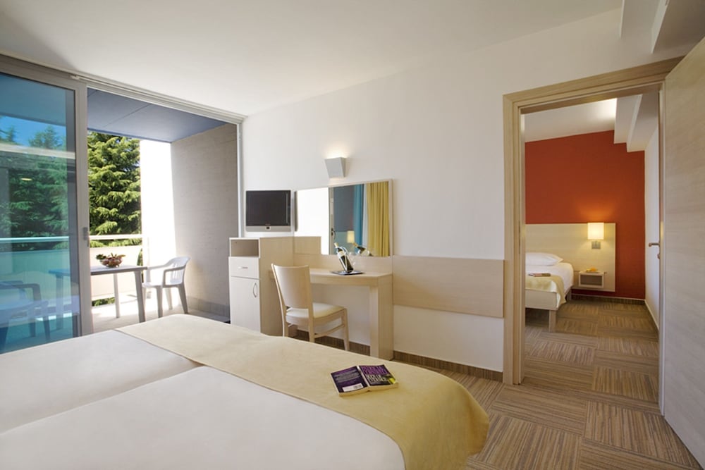 Room For 2+3