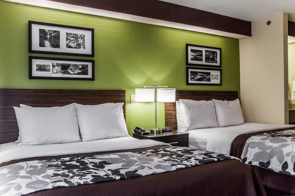 Standard Room, 2 Queen Beds, Non Smoking - Photo 6