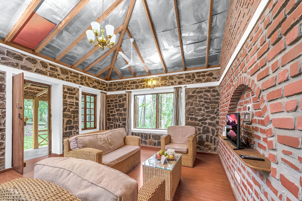 One Bedroom Streamside Suite with Balcony photo 3