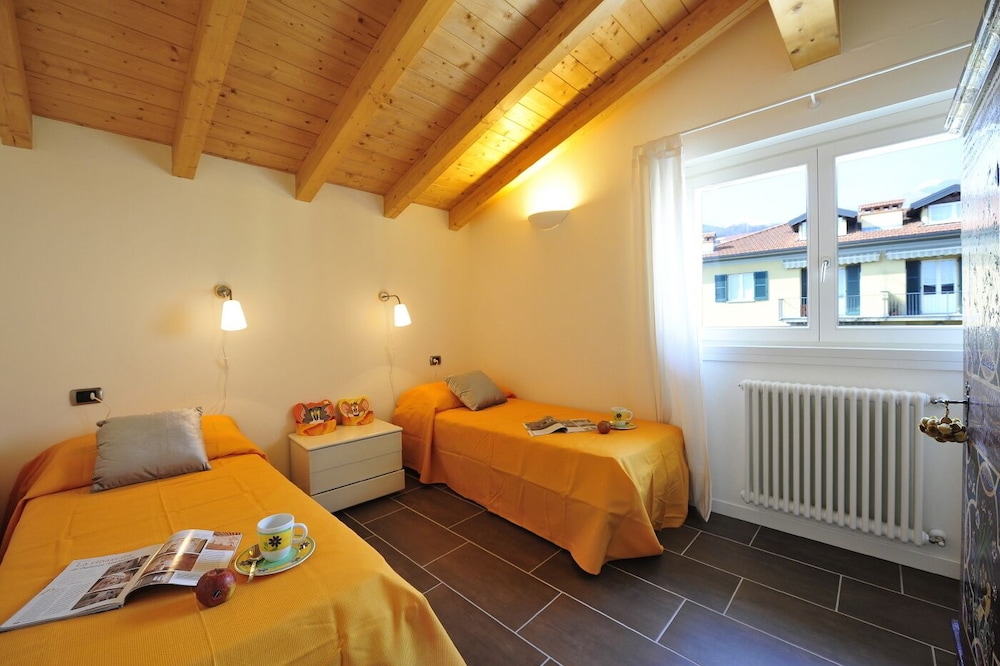 Family Apartment, Multiple Beds (Gravedona Orange (Apt. 4)) photo 2