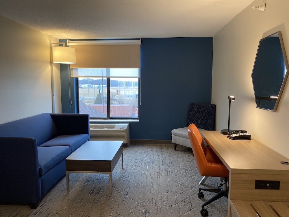 Suite, 2 Queen Beds - Photo 10