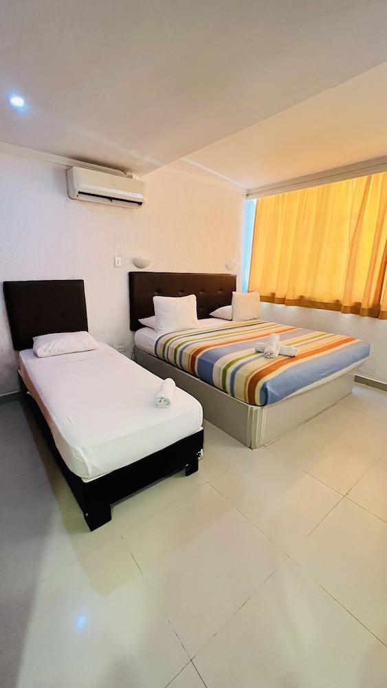 Standard Twin Room - Photo 2