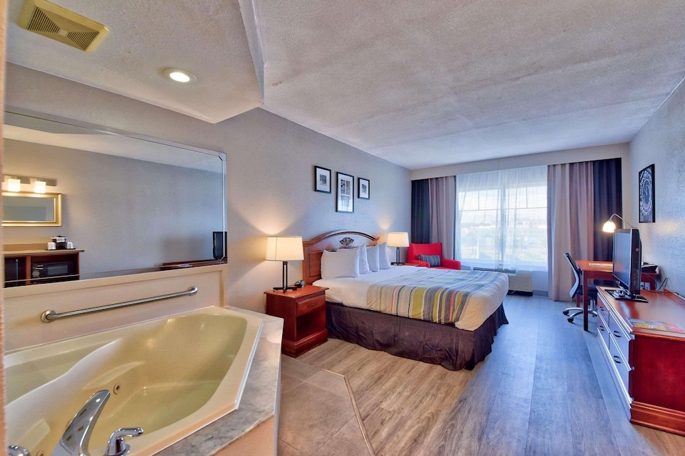 Suite, 1 King Bed, Non Smoking, Jetted Tub - Photo 1