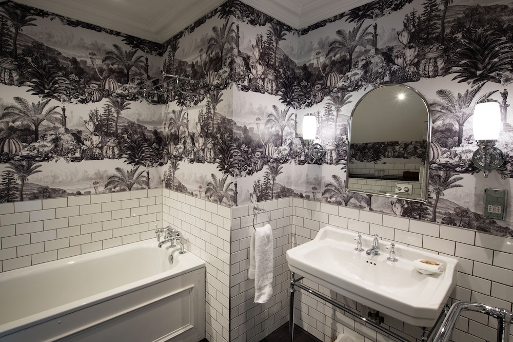 Deluxe Room - Photo 6