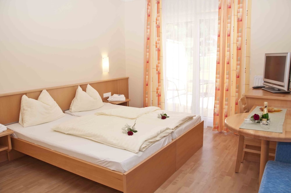 Deluxe Double Room, Patio, Mountain View