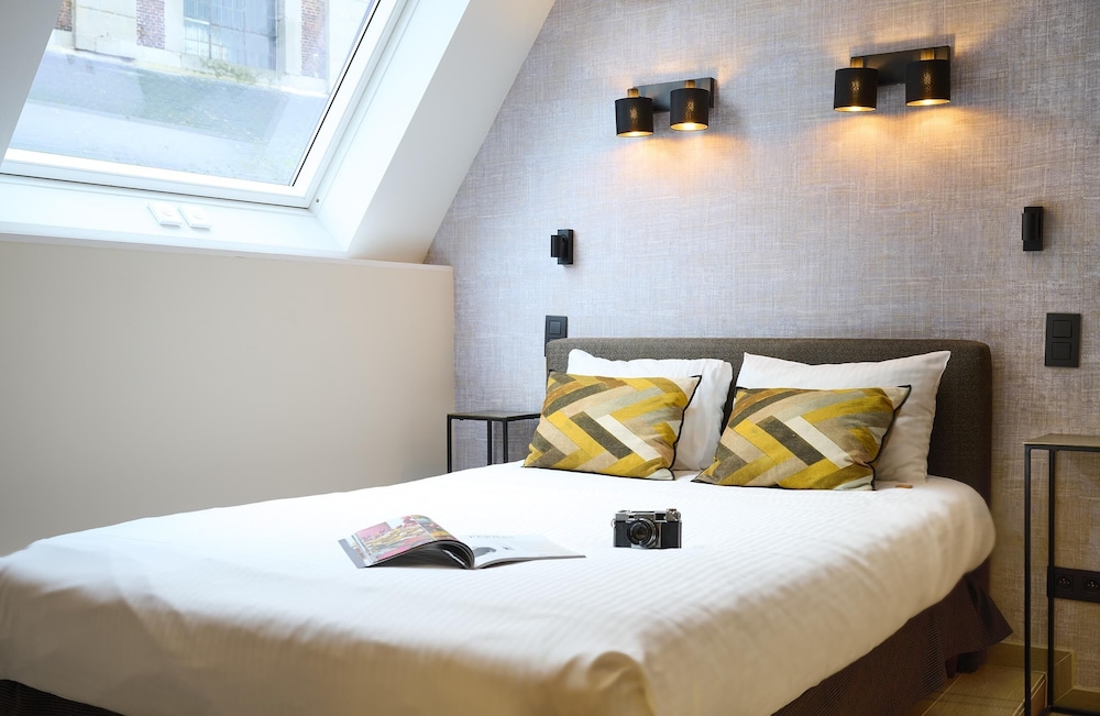 Small Luxe with Spa Bath and Sauna