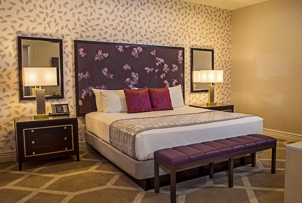 Suite, 1 King Bed, Non Smoking - Photo 3