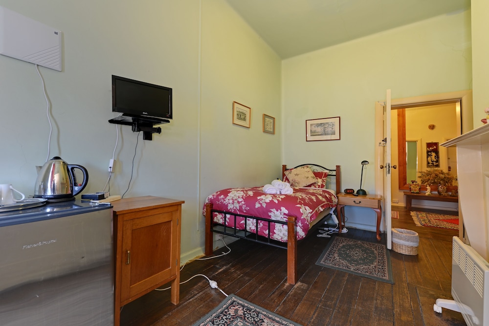 Standard Suite, 1 Bedroom, Non Smoking, Shared Bathroom (Single suite) photo 2