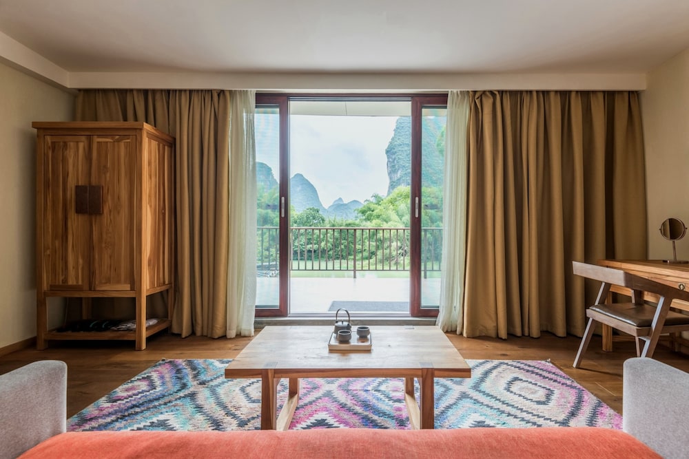 Deluxe Queen Room With Balcony photo 2