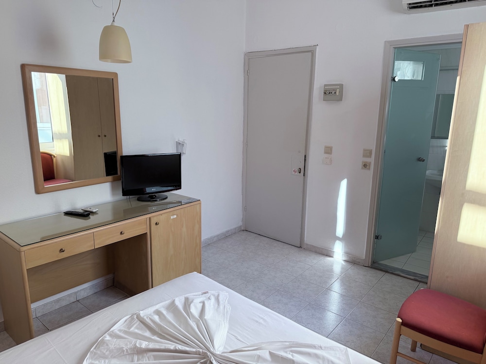 Internal Double Room with Window (no view) - Photo 4