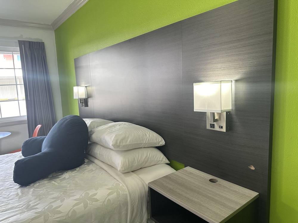 Room, 1 Queen Bed, Non Smoking photo 3
