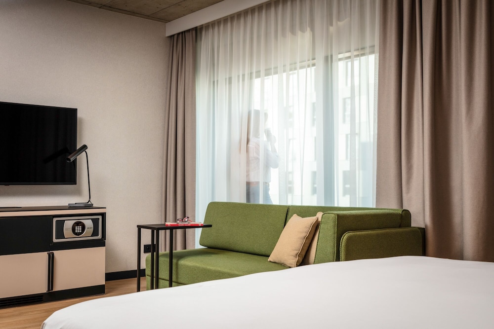 Suite, 1 Bedroom - Photo 5