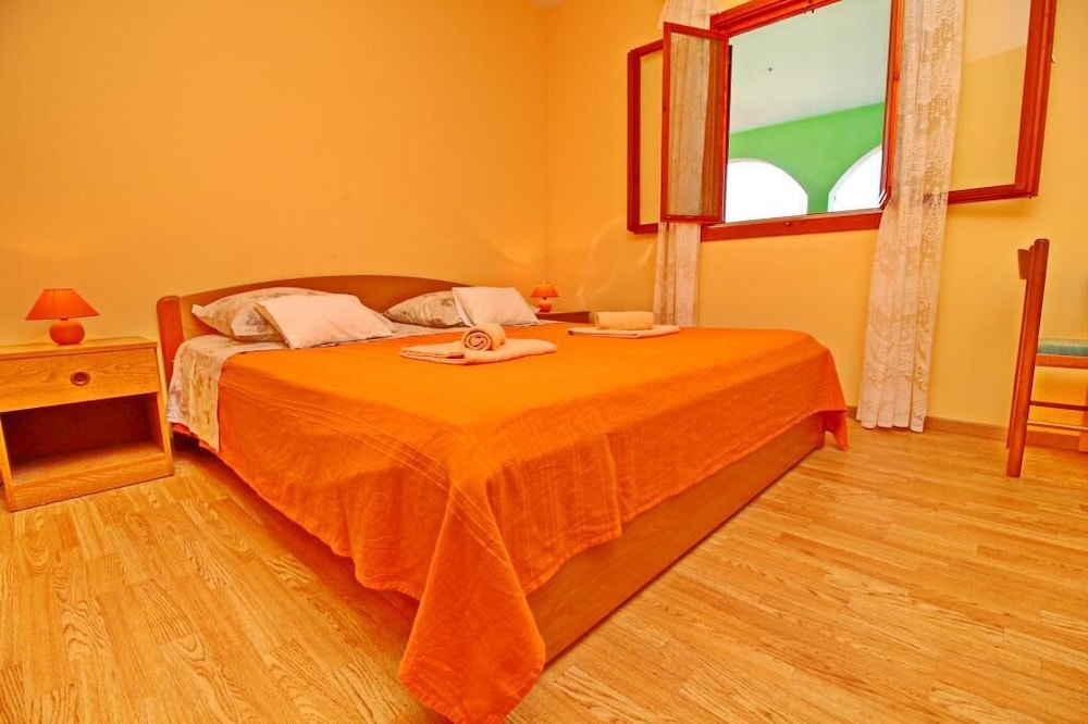 Apartment (Three Bedroom Apartment with Terrace )
