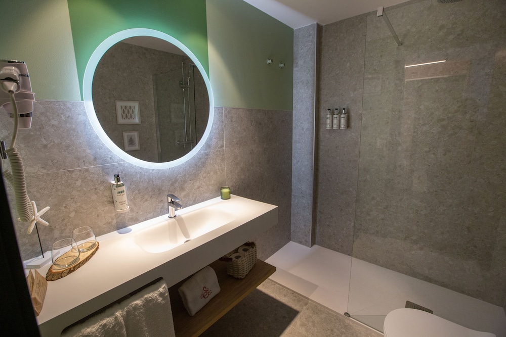 Design Double Room, 1 Queen Bed, Mountain View, Garden Area - Photo 15