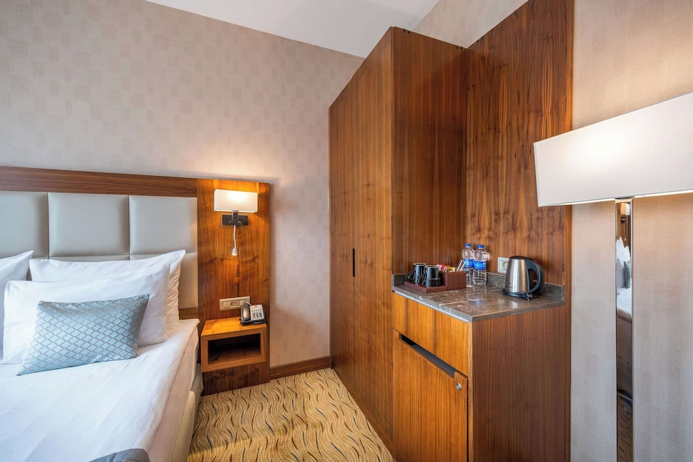 Room, 3 Twin Beds, Non Smoking photo 2