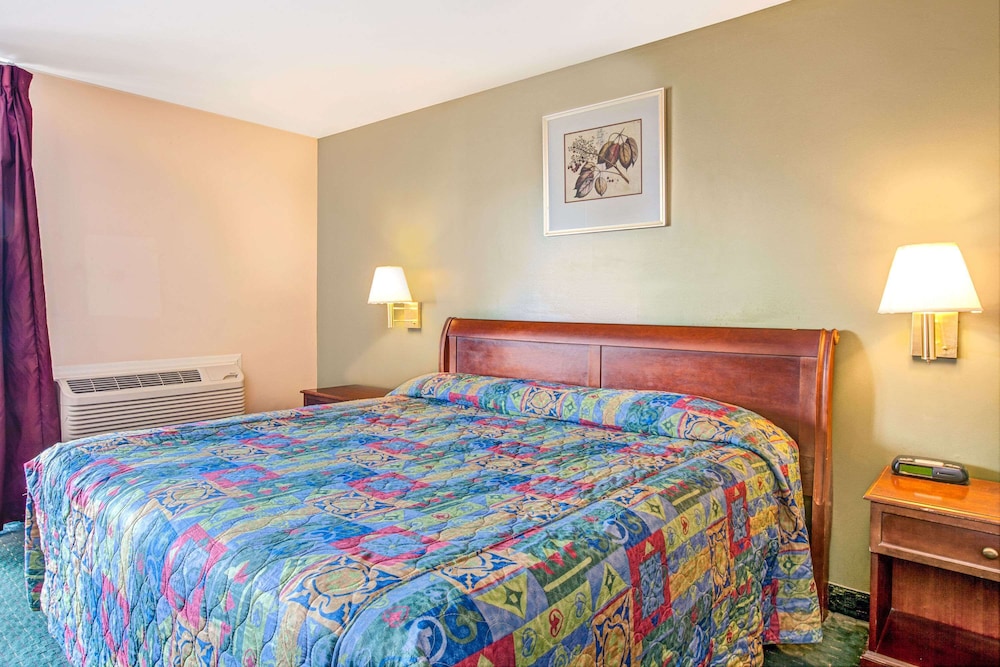 Room, 1 King Bed - Photo 2