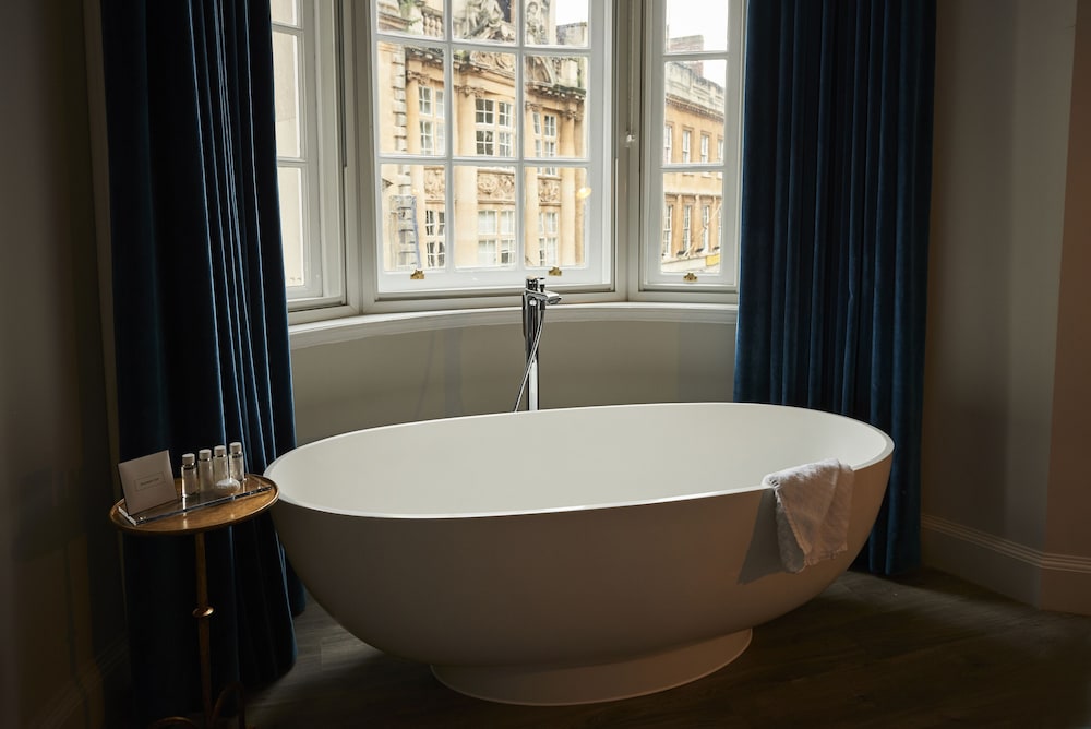 Suite, Corner photo 2