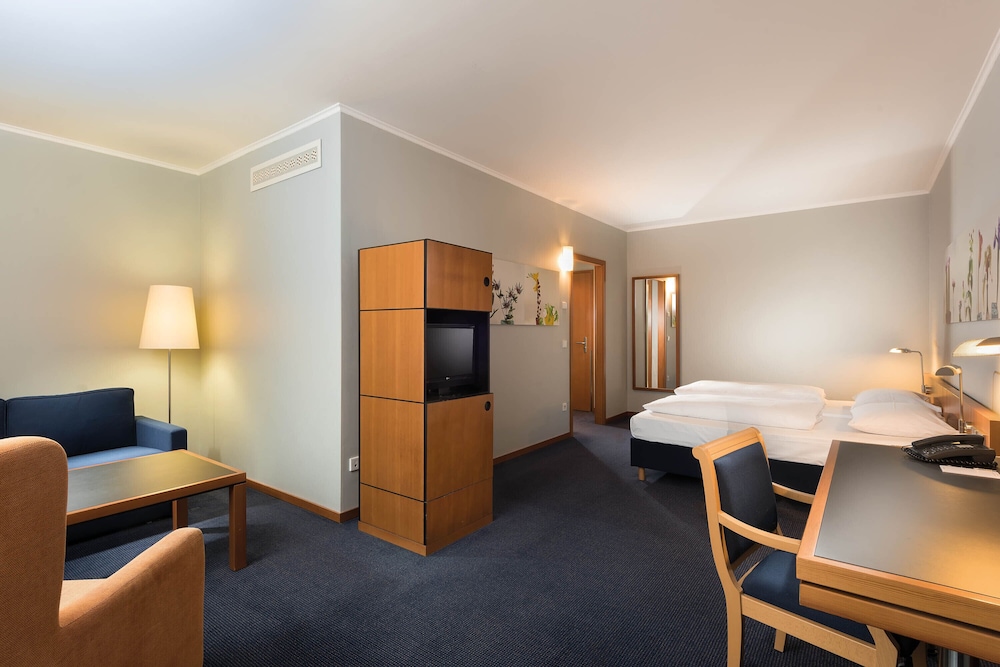 Suite - Photo 3