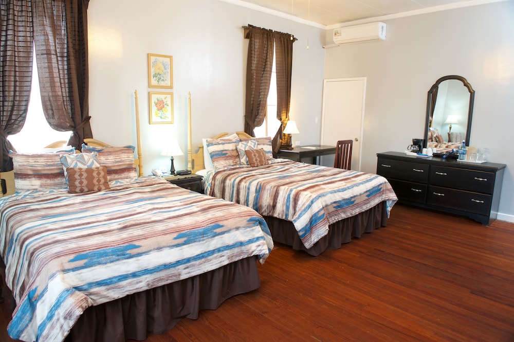 Deluxe Room, 2 Queen Beds Lobby Entrance - Photo 1