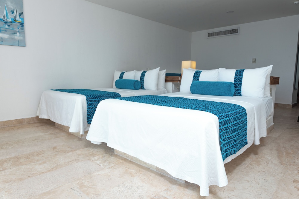 Studio Suite, 2 Double Beds, Partial Sea View - Photo 4