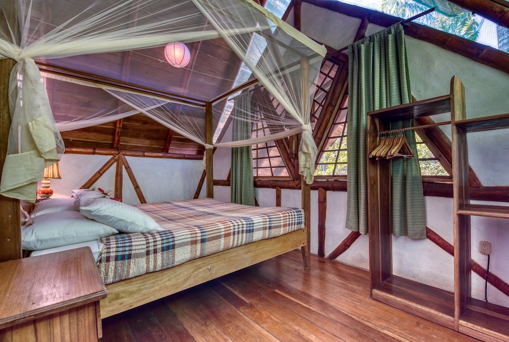 Junior Bungalow, 2 Bedrooms, Hot Tub, Garden View