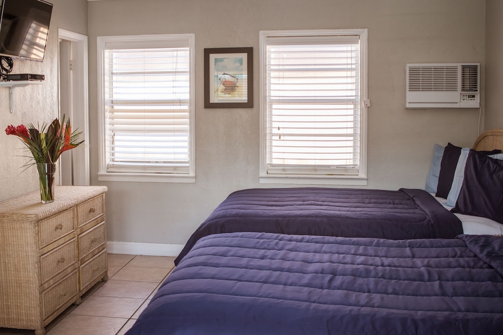 Room, 2 Queen Beds - Photo 6