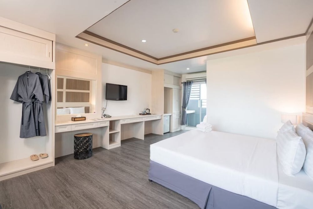 Deluxe Studio Suite photo 2