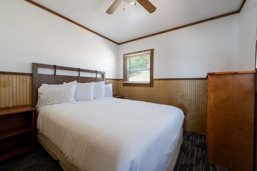 Lakeview Two-Bedroom Cottage