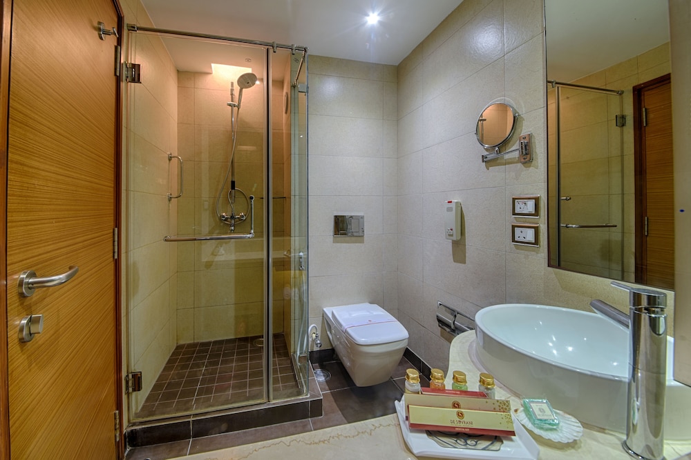 Deluxe Double Room, 1 King Bed, City View photo 2