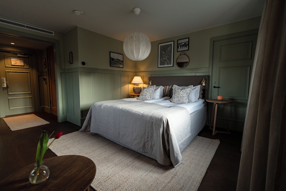 Grand Deluxe Family Room photo 1