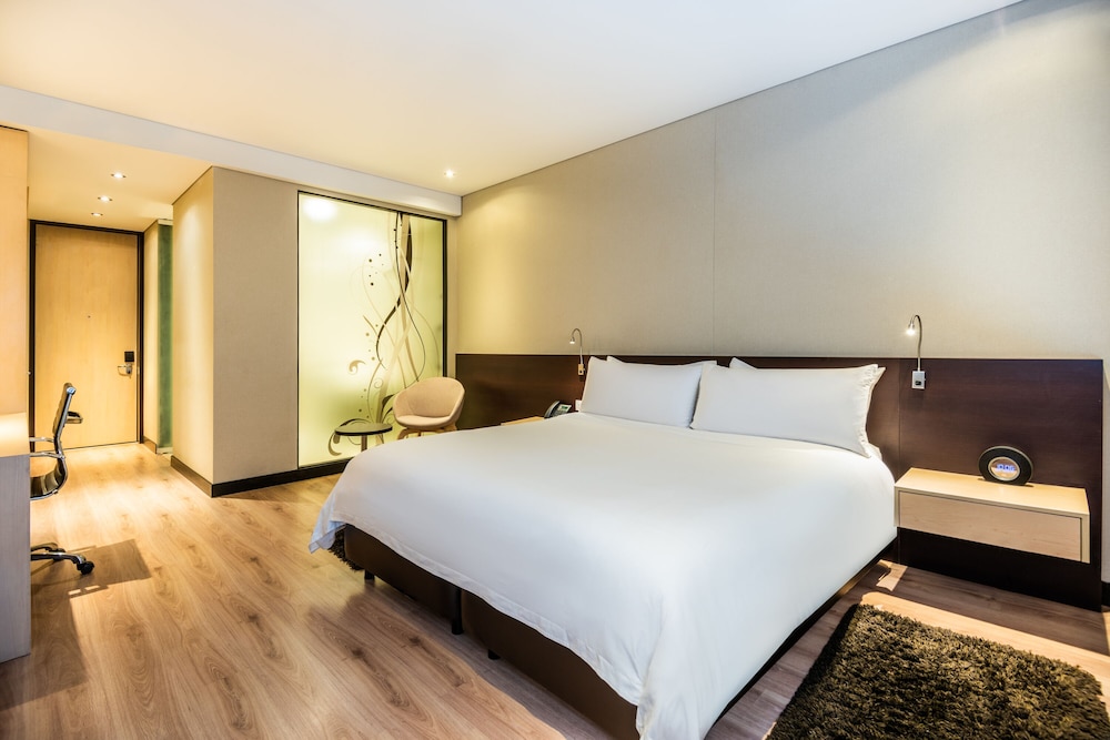 Room, 1 King Bed, Kitchenette - Photo 1