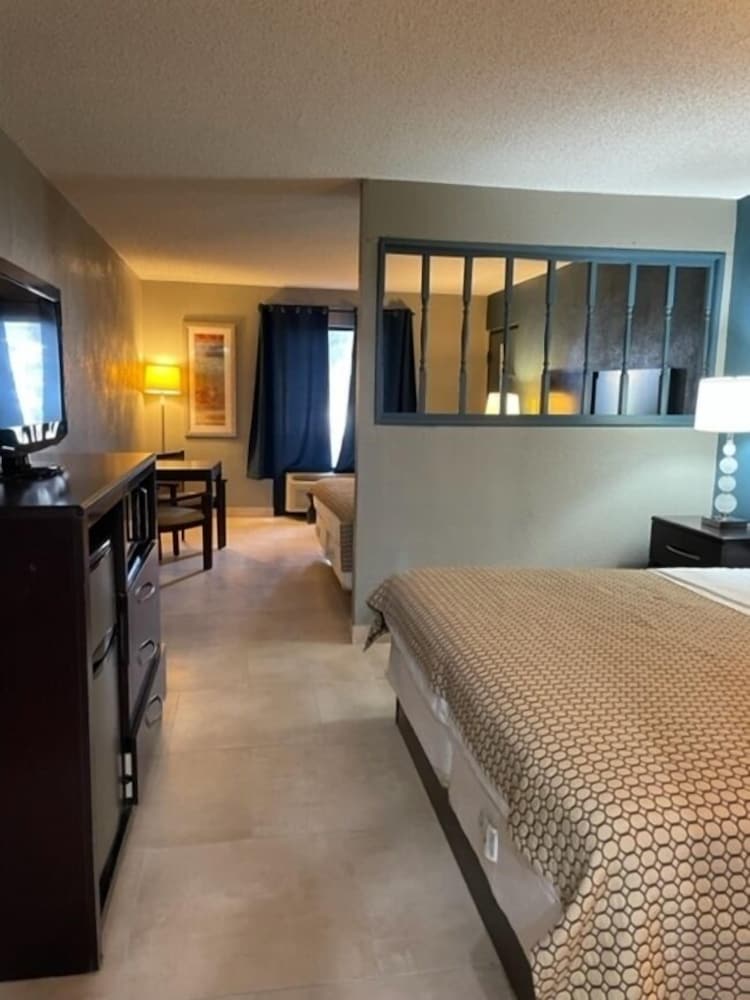 Deluxe Room, 2 Bedrooms, Non Smoking (Non Pet Friendly) photo 1