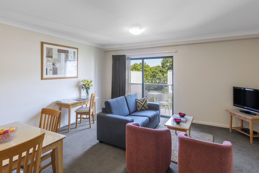 Two Bedroom Apartment with Two Bathrooms - Long Stay