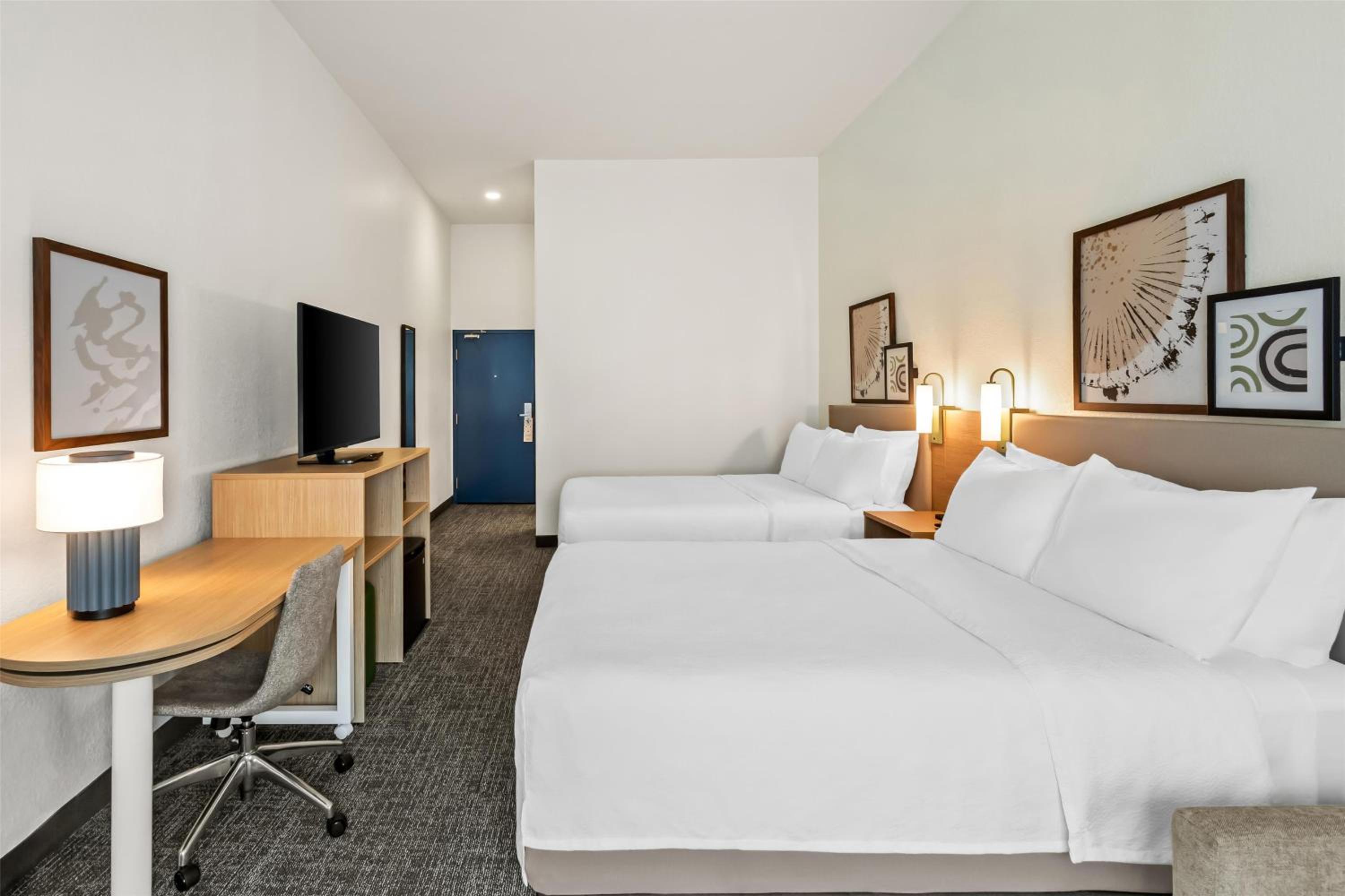 Queen Room with Two Queen Beds and Sofa Bed - Photo 5